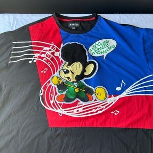 Makobi 6x Tee With Singing Mouse